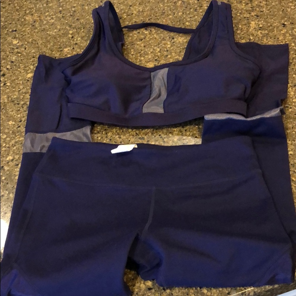 Matching Fabletics set - Picture 3 of 4